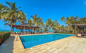 Huku Beach Hostel